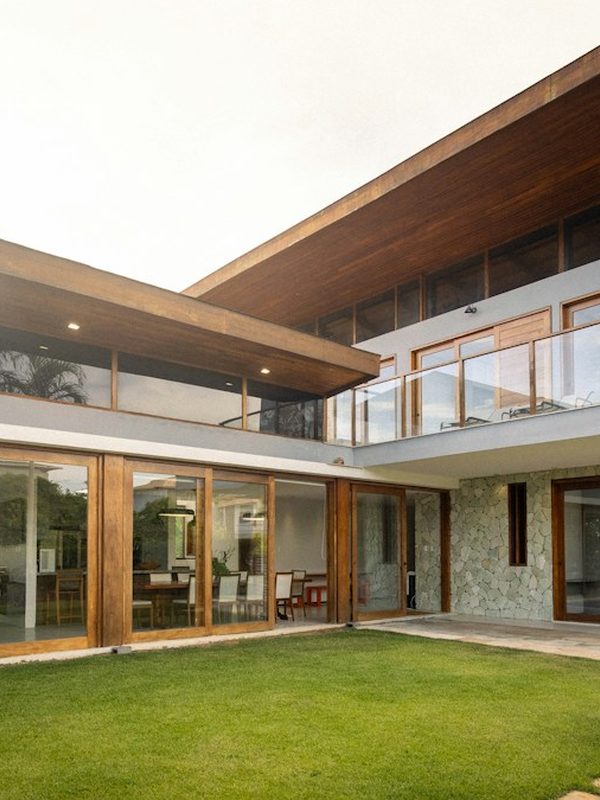 Modernes Wohnhaus mit Garten