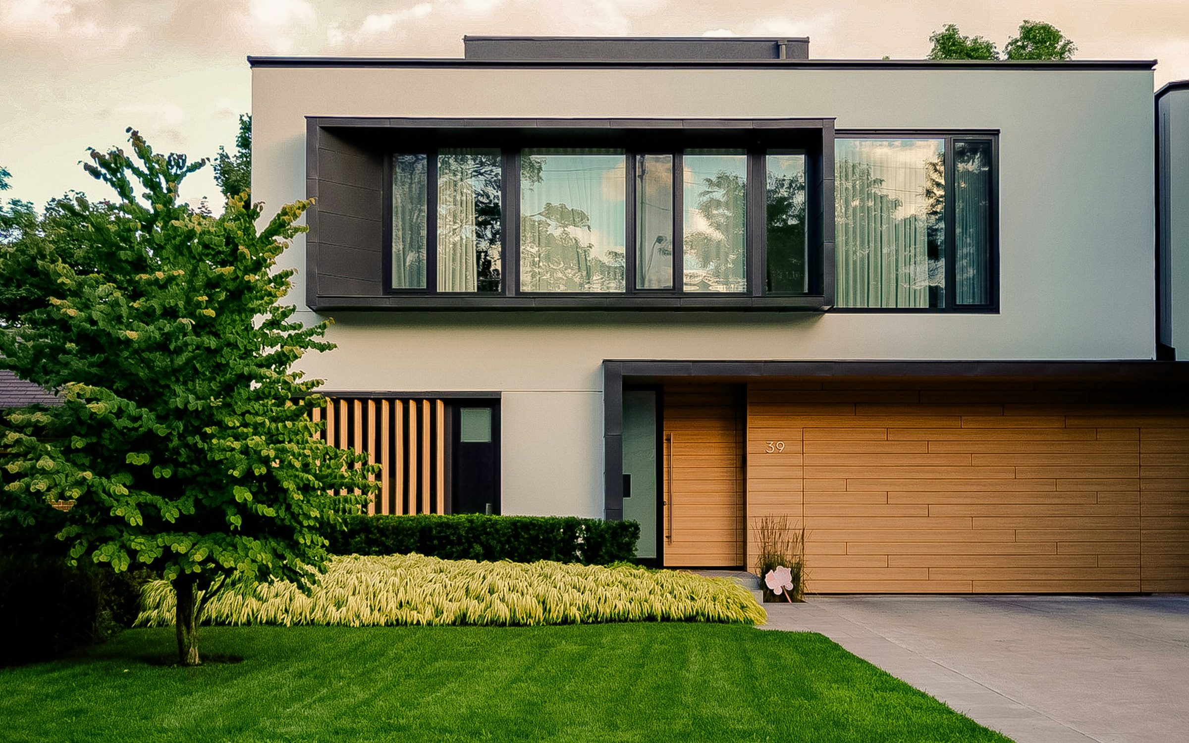 Modernes Einfamilienhaus mit Garten
